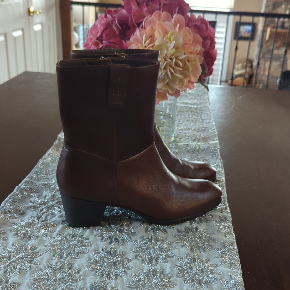 Brand New Elegant Brown Leather Ankle Boots, Sz 8.5